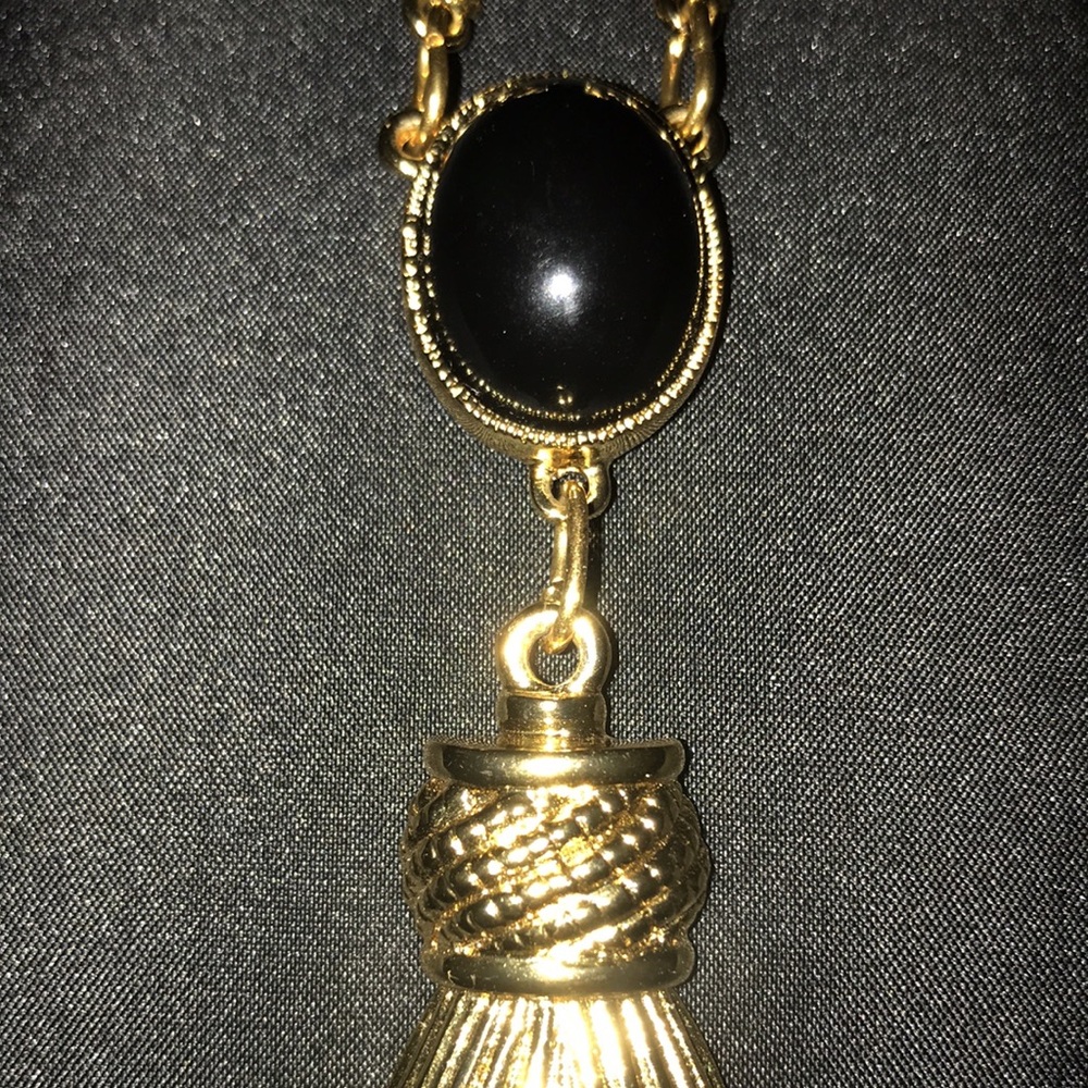 Elegant Black and Gold Pendant Necklace - Picture 4 of 8